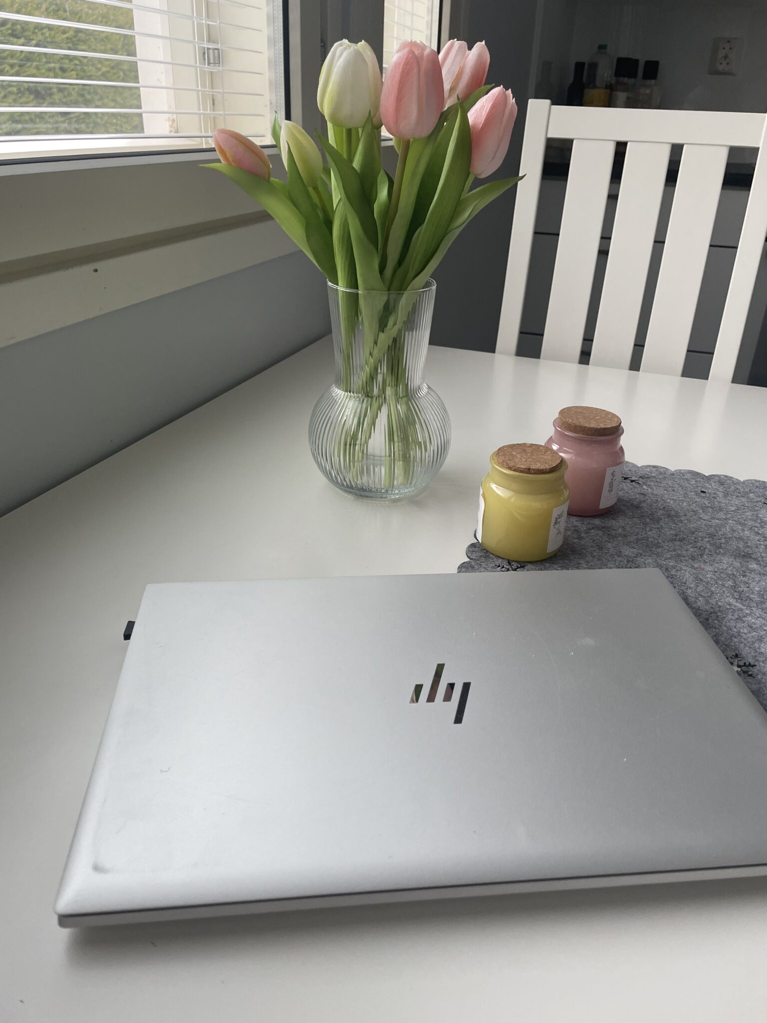 Kuvassa Nuvoo:lta ostettu läppäri