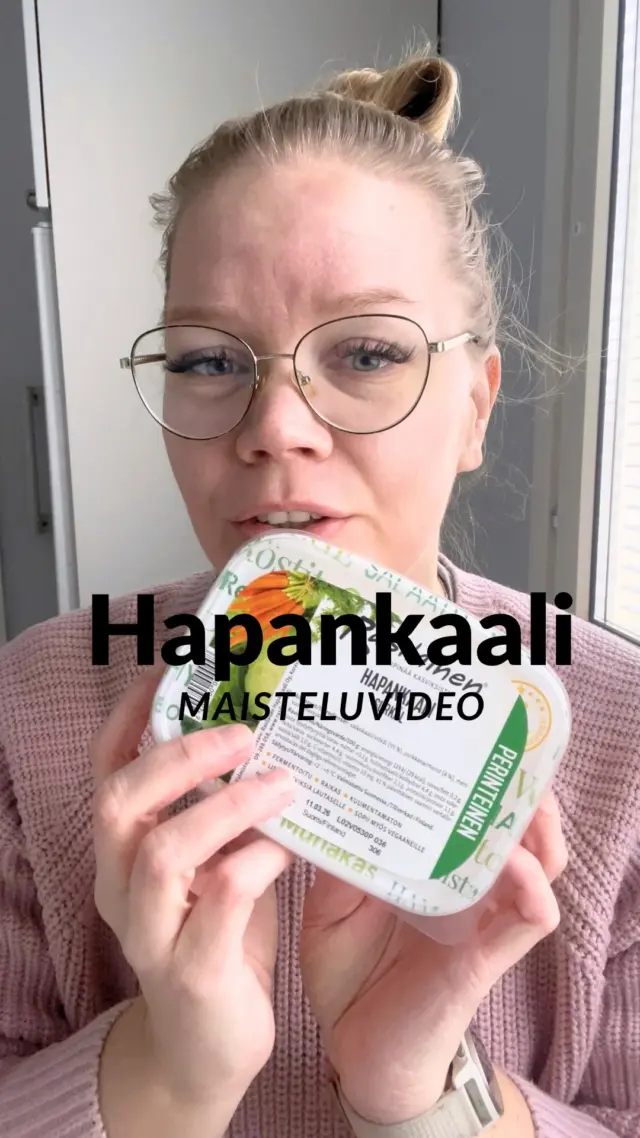 Maistetaan hapankaalia!

Luin hapankaalin terveyshyödyt enkä voinut olla kokeilematta. Hapankaali mm
💥 sisältää probioottisia bakteereita tukemaan suoliston hyvinvointia
💥 parantaa ruoansulatusta
💥 vähentää turvotusta
💥 sisältää paljon c-vitamiinia 
💥 antioksidanttinen (vähentää tulehdusta elimistössä)

Oletko maistanut hapankaalia? Oletko huomannut sen hyvät vaikutukset esim. sun suolistoon? Ois kiva kuulla sun kokemuksia 

#hapankaali #suolistonhyvinvointi 
@rasilainen_suomi