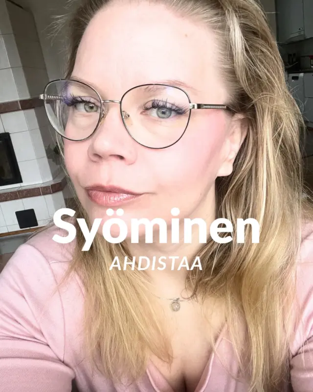 Mietin pitkään julkaisenko tätä. TW puhetta syömishäiriöistä / syömiseen liittyvistä haasteista. Tää on itselle todella henkilökohtainen aihe ja koen ahdistusta tästä asiasta tosi paljon. 

Mulla on viimeisen kuukauden aikana ollut ihan jäätävä stressi. Monta asiaa kasautunut niskaan samaan aikaan. Ja ensimmäistä kertaa koskaan se heijastuu mulle syömisen haasteena 🥺

Mä en yksinkertaisesti pysty syömään. Mua ällöttää ruoka about koko ajan. Yritän väkisin syödä, mutta sen jälkeen olo on ihan älyttömän huono. Vatsassa on tunne, että oon koko ajan täynnä enkä pysty syömään 😞

Tiedän itsekin ettei näin voi jatkua. Ja tässä on ollut myös parempia hetkiä. Välillä on päiviä, kun pystyn syömään suht normaalisti. Onko sulla ollut samanlaisia fiiliksiä? Tai olisko sulla antaa jotain vinkkejä miten tästä pääsis eroon? 

#syöminen #syömisenhaasteet #syömishäiriö