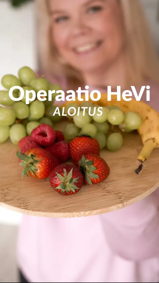 Tällä viikolla alkaa Operaatio HeVi! Mistä on kyse, anna mä kerron ☺️

Mä syön äärettömän vähän kasviksia, hedelmiä ja marjoja. Tiedän, että niitä pitää syödä, mutta en vain onnistu. Operaatio HeVi:ssä mä otan 40 päivän haasteen tähän hommaan. Pyrin lisäämään viikottain hevituotteiden määrää. Ja raportoimalla siitä tänne viikottain, mulle tulee myös jonkinlainen ”paine”. 40 päivässä toivon, että saan tästä asiasta itselleni rutiinin ja jatkossa HeVi tuotteita löytyy mun lautaselta useammin 🙏🏼

Lähde säkin mukaan tähän haasteeseen 🩷

#operaatiohevi #hevituotteet #muutosbyhenriikka