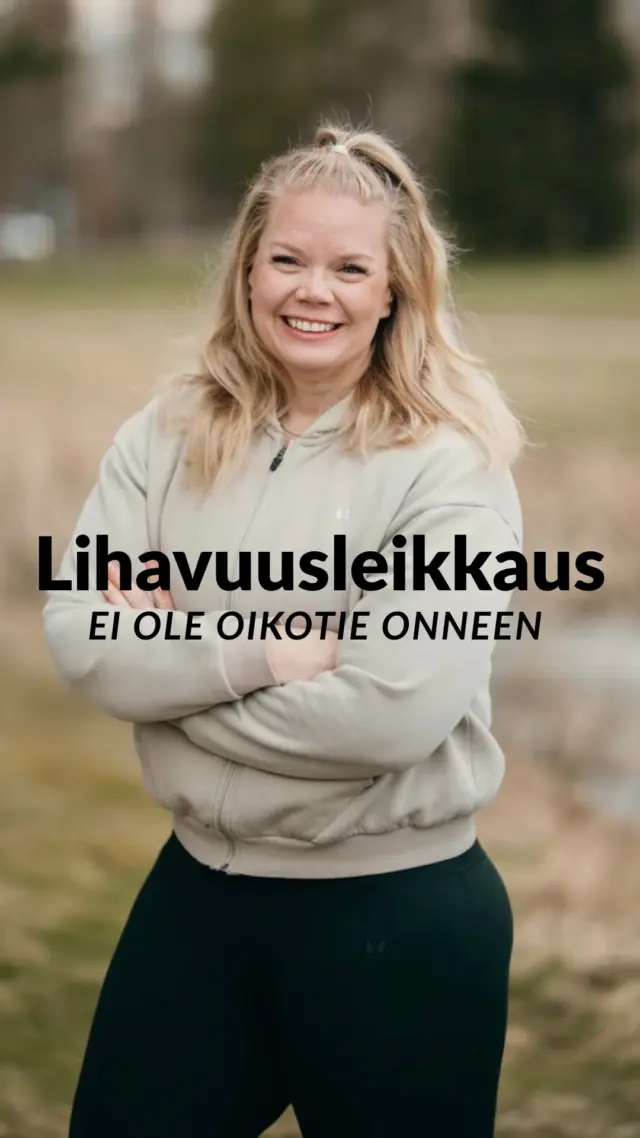 Lihavuusleikkaus muutti mun elämää, mutta se ei tehnyt musta automaattisesti onnellista.

Mä olen pudottanut yli 80 kiloa lihavuusleikkauksen avulla. Ja vaikka leikkaus on ollut mulle tärkeä apuväline, se ei ratkaissut kaikkea mun haasteita. 

Se ei opettanut mua arvostamaan itseäni. Se ei vienyt kaikkia epävarmuuksia pois. Se ei tehnyt mun suhteesta omaan kehoon automaattisesti helppoa.
Eikä elämä muuttunut täydelliseksi vain siksi, että vaa’an lukema pieneni.

Painon mukana ei nimittäin katoa kaikki se, mitä on vuosien aikana oppinut ajattelemaan itsestään. Siksi haluan puhua myös tästä puolesta.

Lihavuusleikkaus voi olla valtavan hyvä apuväline, mutta se ei ole oikotie onneen. Hyvinvointi on lopulta niin paljon enemmän kuin pienempi numero vaa’alla. Ja ehkä kaikkein tärkeintä on ymmärtää, ettei elämää tarvitse odottaa siihen päivään, kun oma keho näyttää joltain tietyltä. ❤️

Seuraa, jos haluat nähdä realistista puhetta isosta elämäntapamuutoksesta – myös niistä puolista, joista puhutaan vähemmän. Ja jos kaipaat apua arkeen lihavuusleikkauksen jälkeen, kommentoi LILE niin laitan sulle viestiä 🩷✨

#lihavuusleikkaus #elämäntapamuutos #painonpudotus #hyvinvointi #terveys